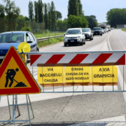 TRAFFICO. CHIUSA PER LAVORI VIA BACCHELLI A FERRARA, LA RIAPERTURA È PREVISTA NEI PROSSIMI GIORNI
