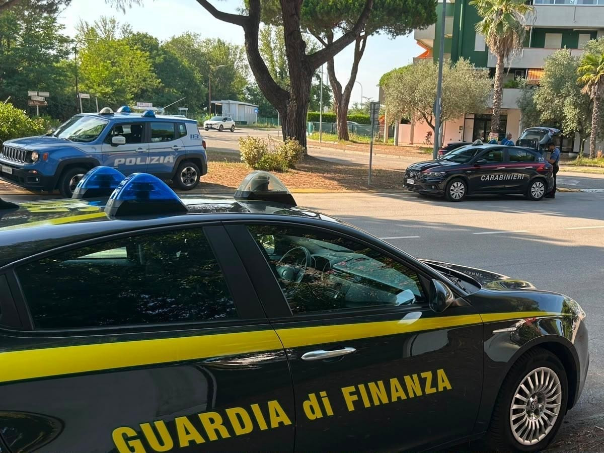 SICUREZZA. OPERAZIONE CONGIUNTA DELLE FORZE DELL'ORDINE A COMACCHIO SICUREZZA. OPERAZIONE CONGIUNTA DELLE FORZE DELL'ORDINE A COMACCHIO