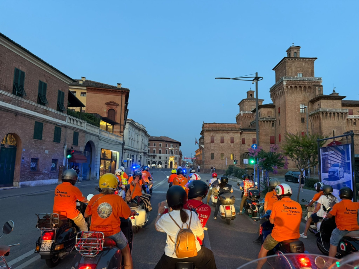 VESPA RADUNO NAZIONALE: OLTRE 200 VESPISTI ALLA SCOPERTA DI FERRARA E CENTO VESPA RADUNO NAZIONALE: OLTRE 200 VESPISTI ALLA SCOPERTA DI FERRARA E CENTO