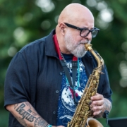 SPETTACOLO. ANDREA POLTRONIERI APRE LA RASSEGNA DI CONCERTI E SPETTACOLI "GIARDINO PRE TUTTI" AL PARCO COLETTA