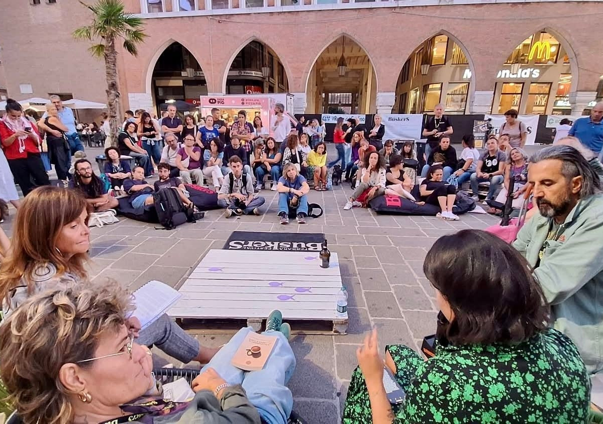 FERRARA BUSKERS FESTIVAL: TORNA IL READING ESTIVO DI FACTORY GRISÙ E 451 FERRARA BUSKERS FESTIVAL: TORNA IL READING ESTIVO DI FACTORY GRISÙ E 451