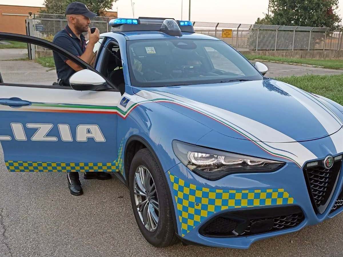 SICUREZZA. ALTA VELOCITÀ E USO DEL TELEFONO ALLA GUIDA: LA POLIZIA STRADALE RITIRA 11 PATENTI E CONTESTA 106 INFRAZIONI SICUREZZA. ALTA VELOCITÀ E USO DEL TELEFONO ALLA GUIDA: LA POLIZIA STRADALE RITIRA 11 PATENTI E CONTESTA 106 INFRAZIONI