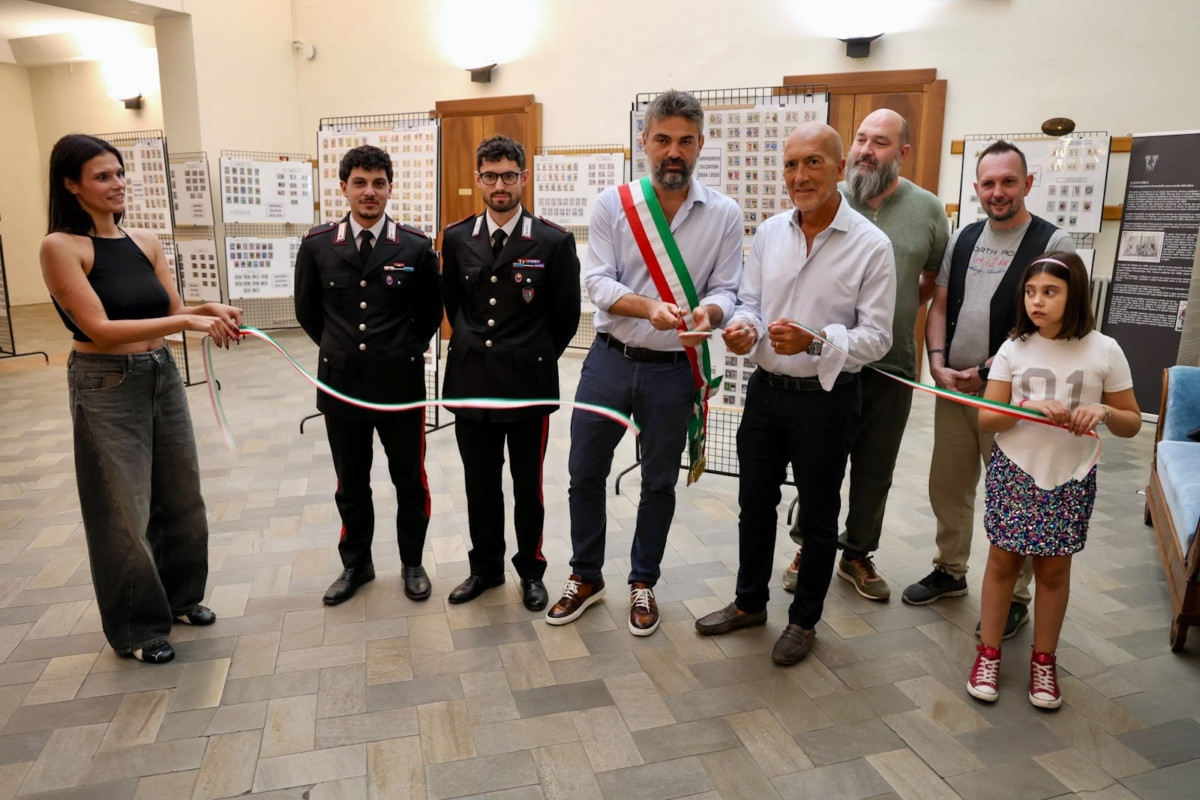 INAUGURATA “EROI E STEMMI DI CARTA”: LA STORIA DEL CALCIO IN FIGURINE A FERRARA