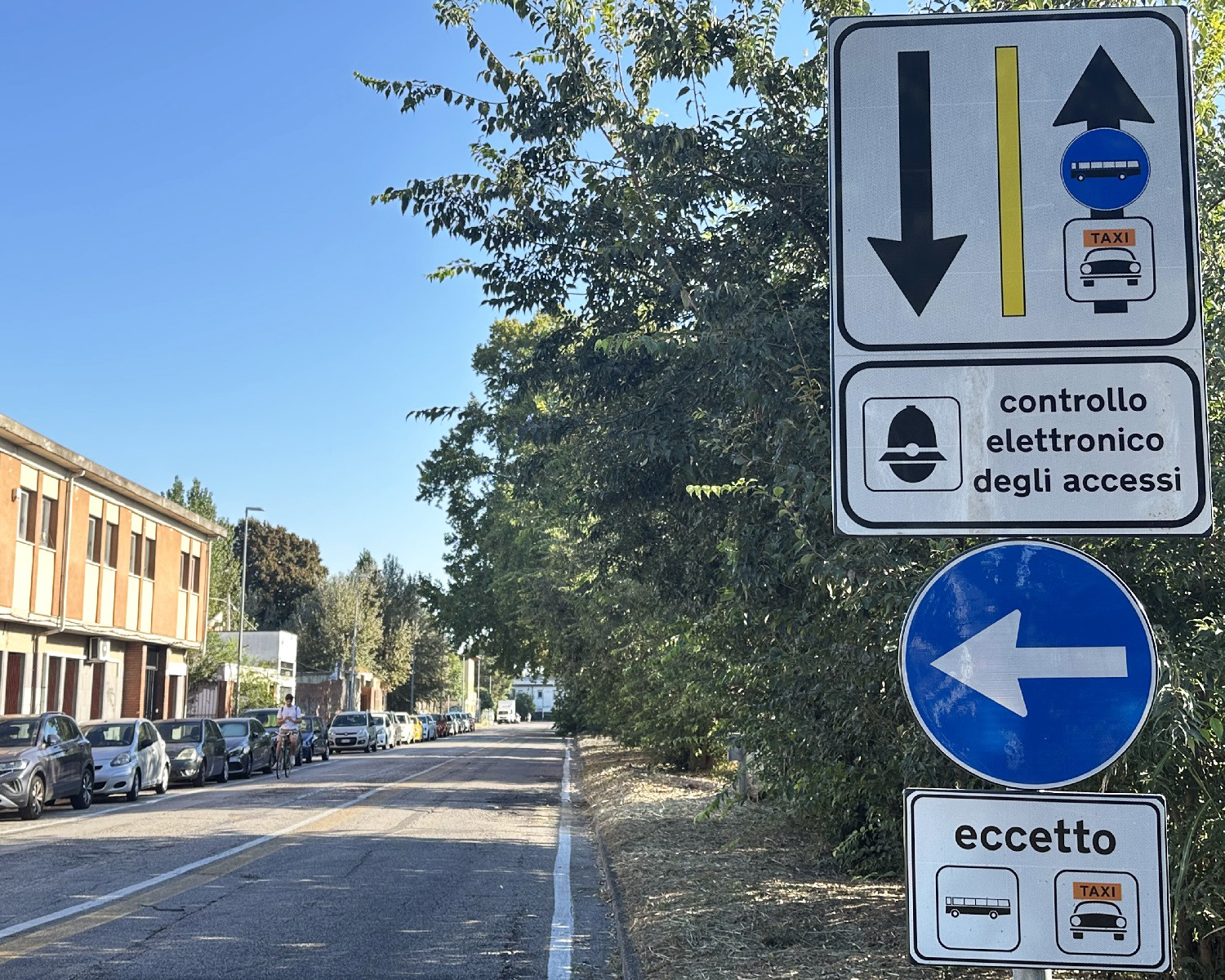 VIABILITÀ. CREATA UNA NUOVA CORSIA RISERVATA IN VIA DEL LAVORO. POTRANNO UTILIZZARLA SOLO GLI AUTORIZZATI: LE INFO