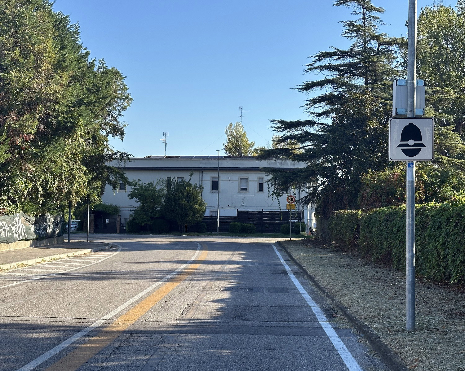 VIABILITÀ. CREATA UNA NUOVA CORSIA RISERVATA IN VIA DEL LAVORO. POTRANNO UTILIZZARLA SOLO GLI AUTORIZZATI: LE INFO